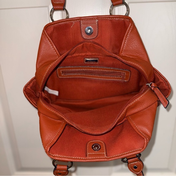 Strada Elegant Red Leather Handbag - Picture 4 of 4